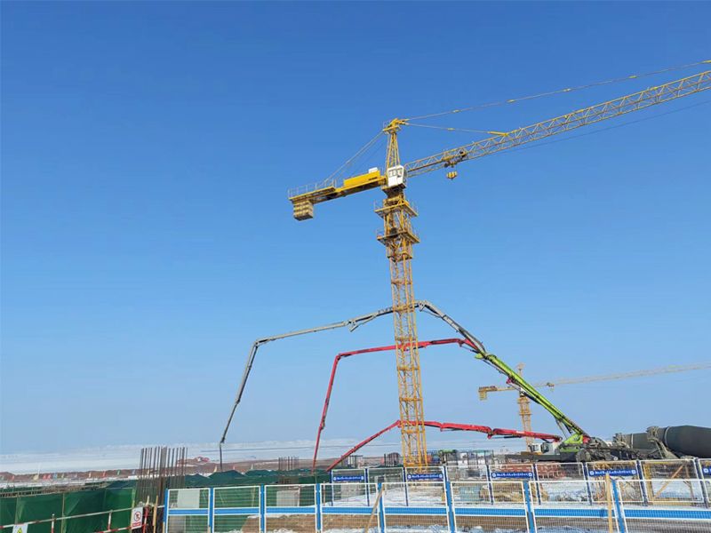 新疆准能投资有限公司准东2×660MW电厂项目业主单位领导现场慰问暨2号机组汽轮机底板顺利浇筑完成