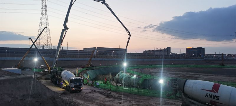 甘肃能化兰州新区热电项目I标段间冷塔建筑工程首段基础顺利浇筑